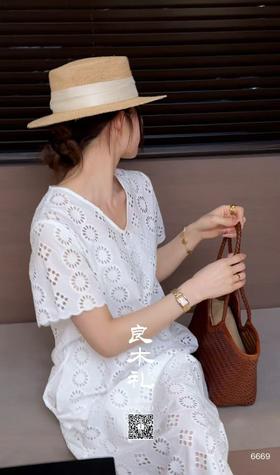 休闲——镂空连衣裙