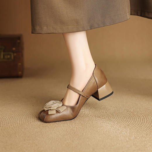 【预售5天】法式温柔花朵低跟芭蕾舞单鞋女新款复古方头浅口粗跟玛丽珍鞋NJMK&K1687 商品图3