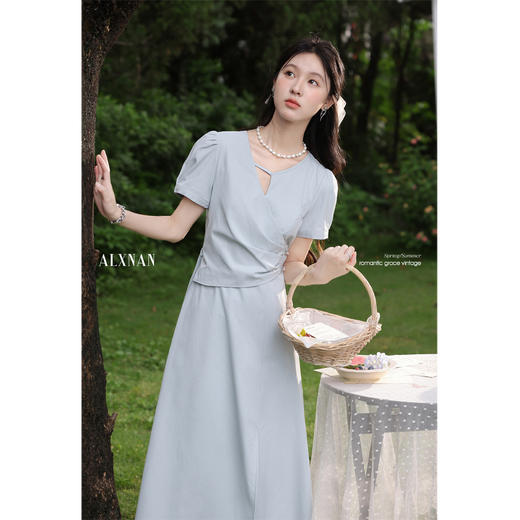 鹿向南「海盐特调」法式蓝色镂空连衣裙女夏季收腰设计感气质裙子 商品图0