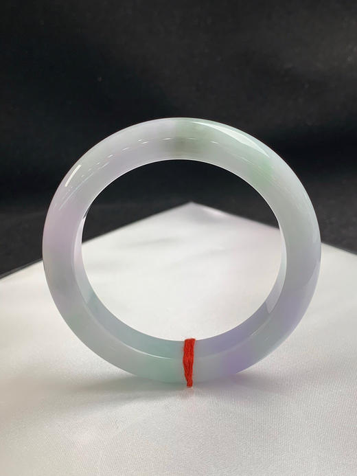 620472，56圈口，细糯春彩正圈平安镯，条形厚装，浓紫飘绿 商品图3