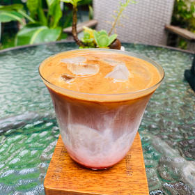 【红玫瑰石榴茉莉拿铁】红石榴茉莉拿铁咖啡  (咖啡+纯牛奶+玫瑰石榴糖浆+燕麦奶+茉莉茶)