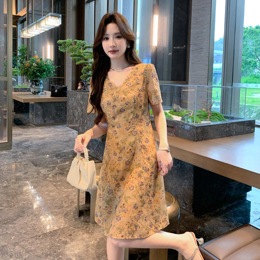 奢姿大码女装2026夏季减龄碎花设计V领连衣裙胖妹妹洋气时尚裙子9952853503 商品图2