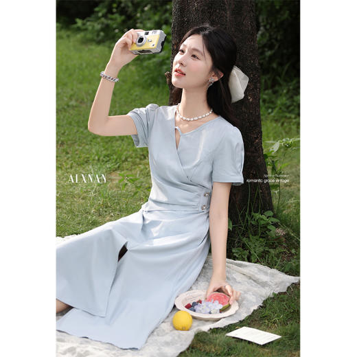 鹿向南「海盐特调」法式蓝色镂空连衣裙女夏季收腰设计感气质裙子 商品图4