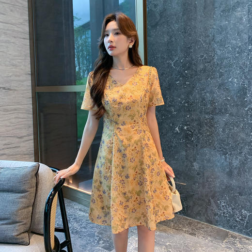 奢姿大码女装2026夏季减龄碎花设计V领连衣裙胖妹妹洋气时尚裙子9952853503 商品图1