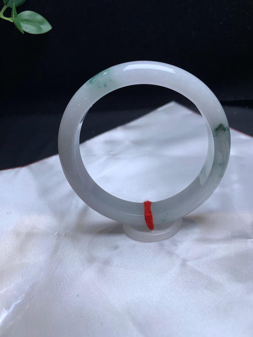 620467，59飘花手镯 ，底妆细腻。飘几抹蓝花 商品图3