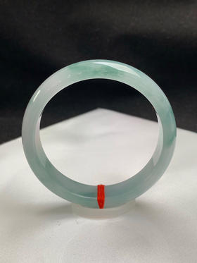 620473，57.8圈口，糯冰飘花正圈飘，白底飘蓝花，种老水足，微透