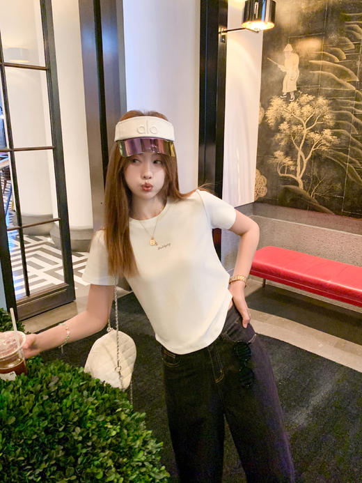 <曾小咸推荐>新品现货秒杀！卖完下架不再补 ！微信粉丝打折价！！2色简约正肩短袖t恤 日常89.99/件 立减40 秒杀49.99/件！！ 商品图7