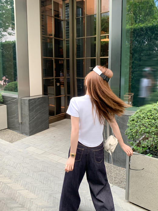 <曾小咸推荐>新品现货秒杀！卖完下架不再补 ！微信粉丝打折价！！2色简约正肩短袖t恤 日常89.99/件 立减40 秒杀49.99/件！！ 商品图10