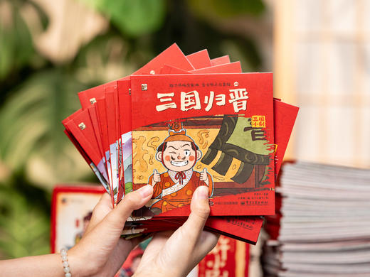 【暑期清仓价|限时】《四大名著小剧》240册| 国家博物馆专家、特级教师、历史学博士联袂力荐，精编240个经典章回，小初高课本名篇全覆盖，图文结合、还原经典，比动画片还精彩 商品图7