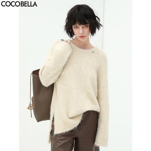 【有赞】COCOBELLA治愈系金属标蓬松软糯毛衣女宽松开叉亲肤针织衫MZ551D 商品图0