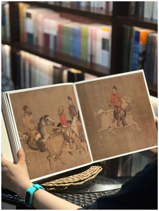 最美中国画精华本：《春江新雨：宋代绘画》，精装，12开，李子儒著，西泠印社2025年6月一版一印，408页，定价468，售价368元。 商品图6