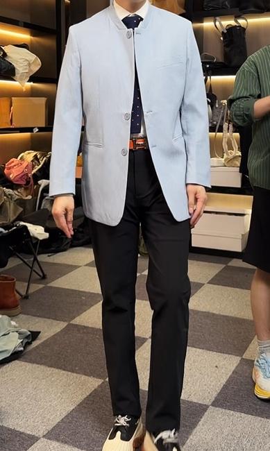 单口袋纯色多扣外套 商品图2