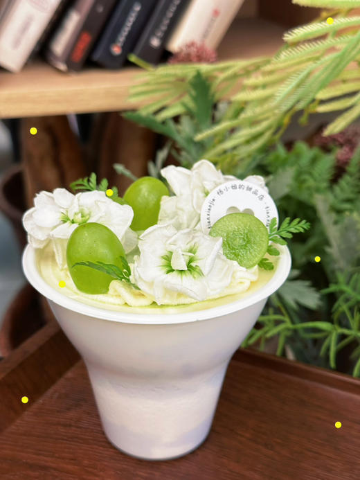 伯牙绝弦：手握蛋糕杯，鲜花随机清洗后装饰，不可食用 商品图1