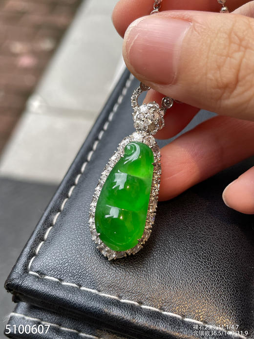 高冰种艳绿富贵豆吊坠   95999【5100607】 商品图5