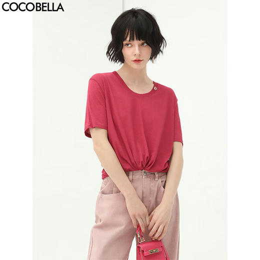 COCOBELLA质感金属LOGO凉感针织T恤气质玫红色圆领短袖TS125 商品图0