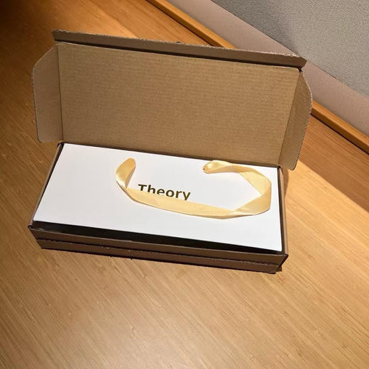 原单正品 Theory新升级猪鬃护发梳按摩头皮梳子家用便携梳可水洗礼盒
Size尺寸：25cm
Fabric材料：pp➕麦秸杆（可降解环保料）/野生猪鬃毛
原价69.9欧 商品图7