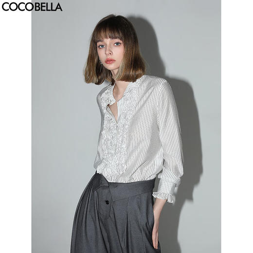 【限时秒杀】COCOBELLA重工立体木耳边立领条纹衬衫早秋花苞袖衬衣SR3033 商品图0