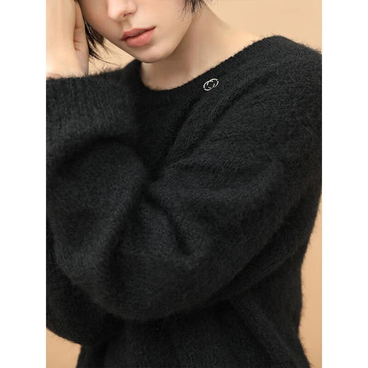 COCOBELLA金属LOGO蓬松软糯毛衣女松弛感亲肤保暖针织衫MZ551-3 商品图0
