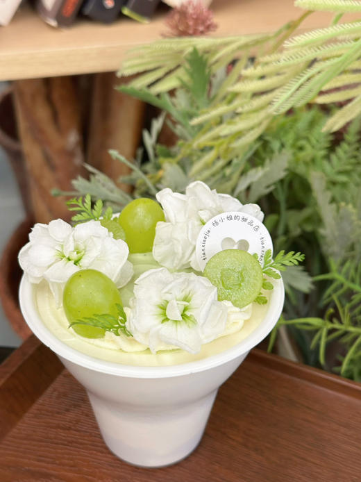 伯牙绝弦：手握蛋糕杯，鲜花随机清洗后装饰，不可食用 商品图0