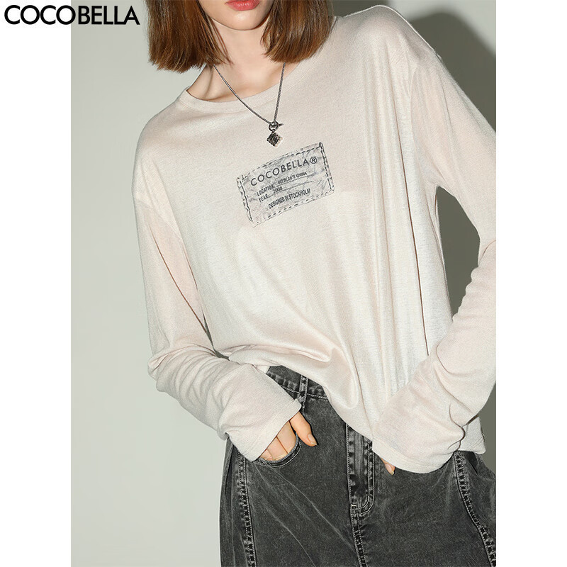 【有赞】COCOBELLA时尚3D字母印花长袖T恤女薏米色亲肤休闲上衣TS7060