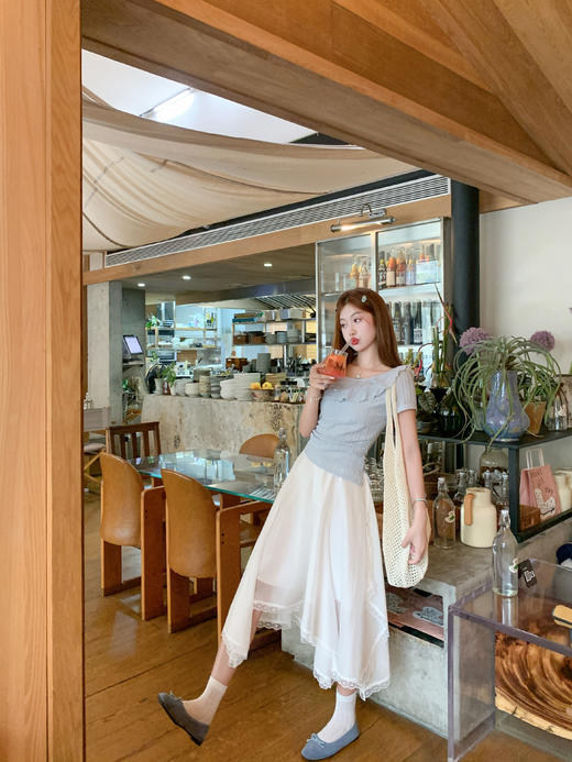 <曾小咸推荐>现货秒杀！卖完不补 ！微信打折价！花朵吊带斜肩T恤 日常99.99/件 立减50 秒杀49.99/件！！ 商品图12