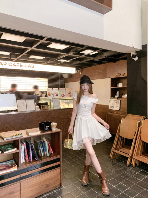 【折后再享2件88折】现货秒杀！微信打折价！斜肩拼接蕾丝花边连衣裙 日常199.99/件 立减90 秒杀109.99/件！！ 商品图5