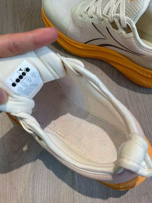 迪亚多纳专业慢跑鞋！出口订单！刚下流水线，官网都只是在预告！折合人民币一千多
39-45 商品图10