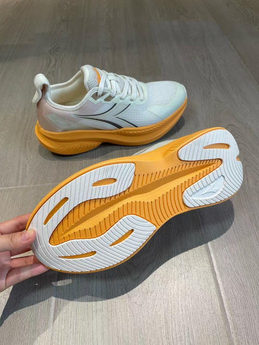 迪亚多纳专业慢跑鞋！出口订单！刚下流水线，官网都只是在预告！折合人民币一千多
39-45 商品图9