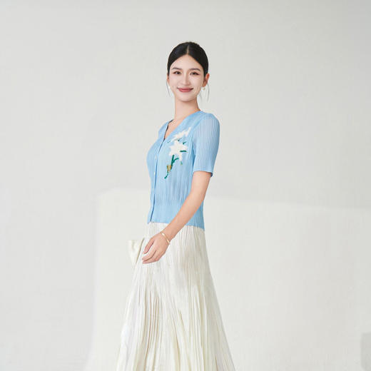 「自」全新升级【铂金会员183/天猫249/差价66】(53739)洛诗琳气质褶皱T恤2025夏季时尚薄款印花百搭温柔风短袖开衫 商品图3