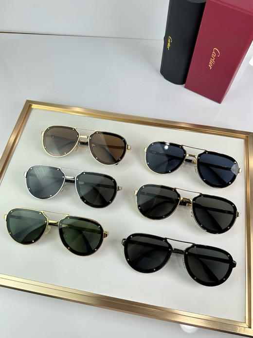 夏季特惠💰330 卡地亚眼镜
MODEL: CT0195S 
高品质 镜片边一缘字螺丝点缀 商品图2