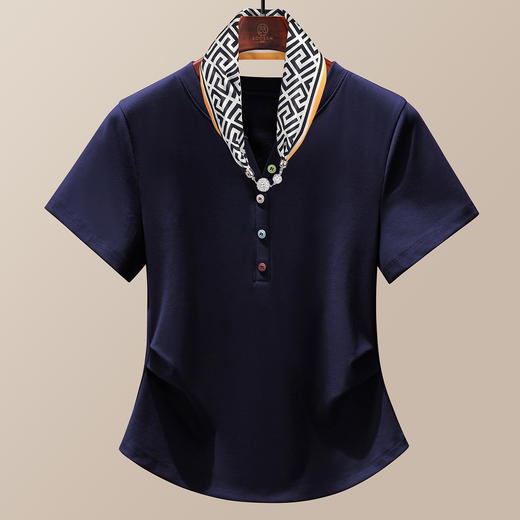 「自」全新升级【铂金会员109/天猫149/差价40】(52412)洛诗琳丝巾彩色纽扣t恤2025年夏季新款高级感修身显瘦上衣 商品图3