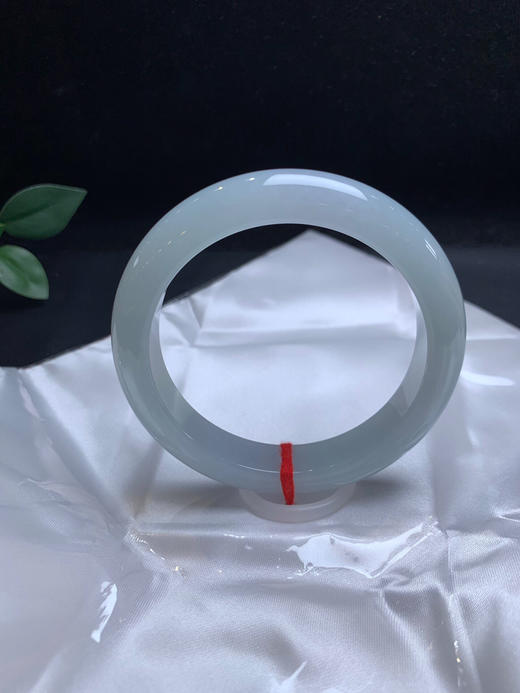 620488，60.5晴绿色手镯 ，底妆细润干净 满圈带淡淡的底色 商品图0