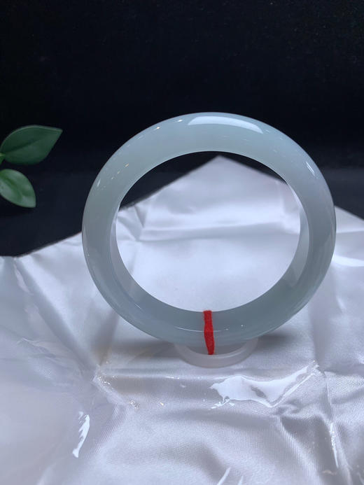 620488，60.5晴绿色手镯 ，底妆细润干净 满圈带淡淡的底色 商品图1