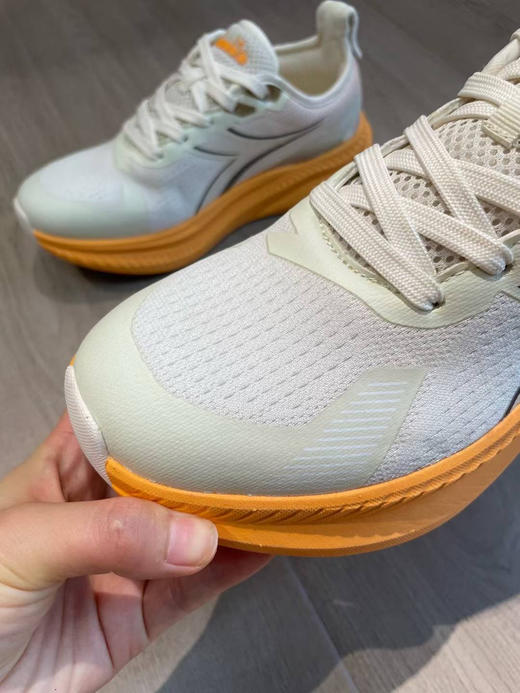 迪亚多纳专业慢跑鞋！出口订单！刚下流水线，官网都只是在预告！折合人民币一千多
39-45 商品图7