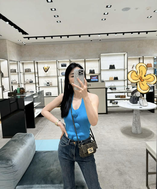 Fendi 最新老花迷你法棍 商品图3