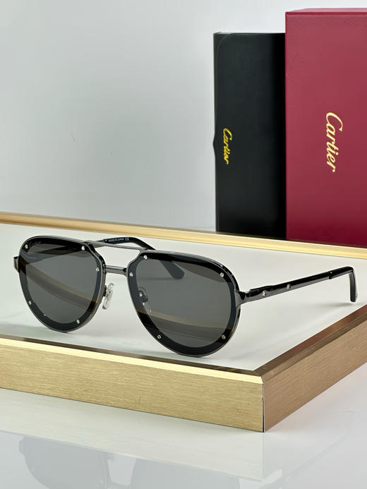 夏季特惠💰330 卡地亚眼镜
MODEL: CT0195S 
高品质 镜片边一缘字螺丝点缀 商品图8