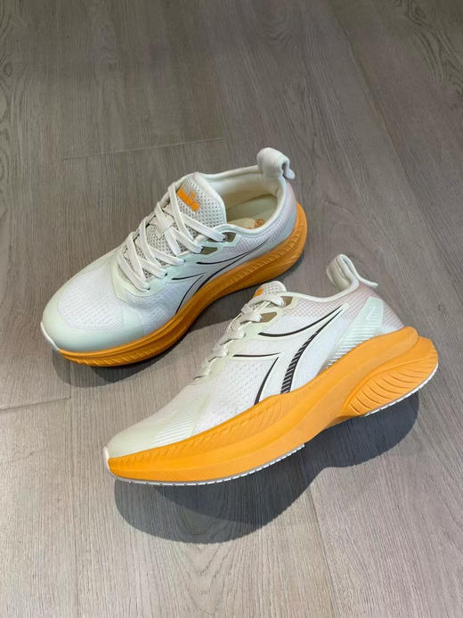 迪亚多纳专业慢跑鞋！出口订单！刚下流水线，官网都只是在预告！折合人民币一千多
39-45 商品图2