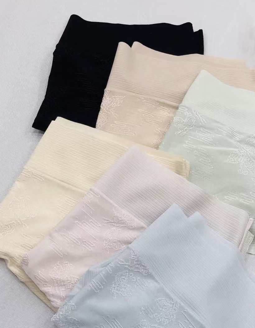 底裤 四色随机。 可以备注颜色