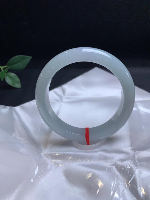 620488，60.5晴绿色手镯 ，底妆细润干净 满圈带淡淡的底色 商品图3