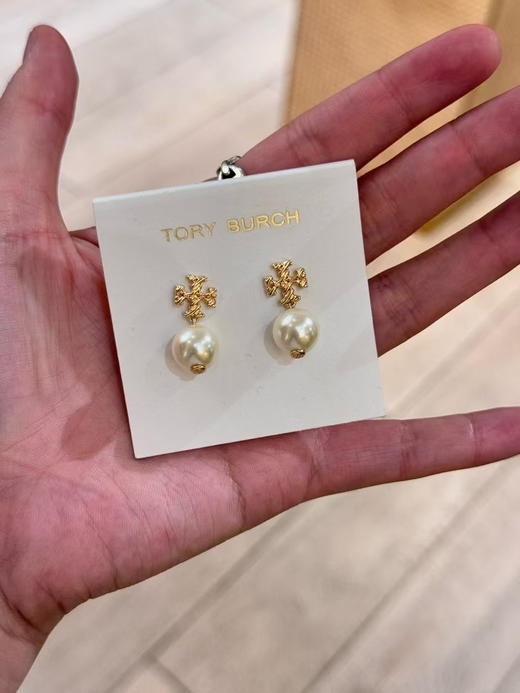 ¥499🇺🇸TB Z经典的logo款珍珠耳钉，大幂幂同款🤩🤩小饰品不贵，戴上立刻变成精致女人😍😍 商品图1