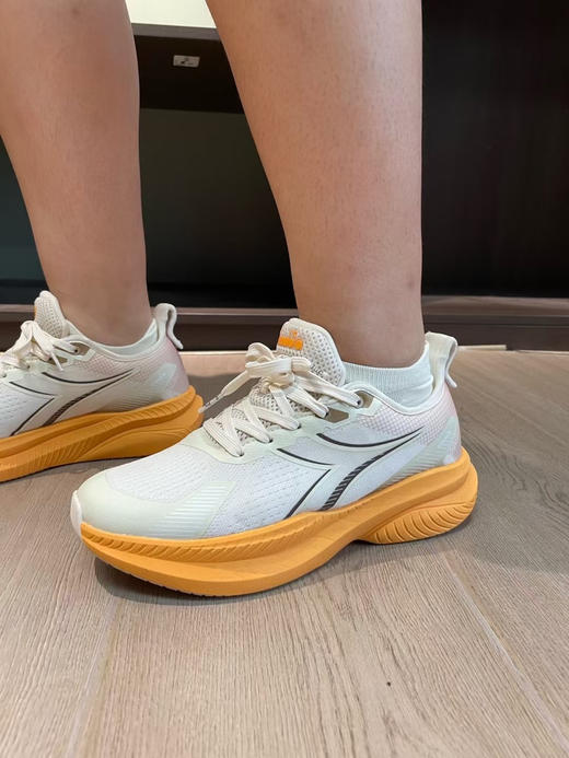 迪亚多纳专业慢跑鞋！出口订单！刚下流水线，官网都只是在预告！折合人民币一千多
39-45 商品图13