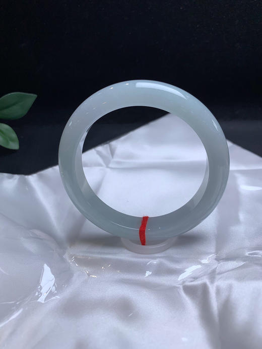 620488，60.5晴绿色手镯 ，底妆细润干净 满圈带淡淡的底色 商品图4