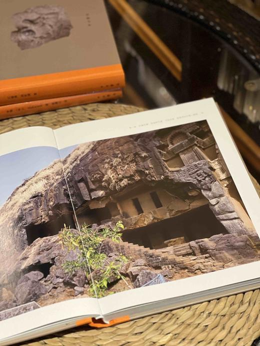 《印度佛教石窟寺》，精装，16开，李翎教授主编，中西书局2024年12月一版一印，1068页，定价1200，售价666元。 商品图4