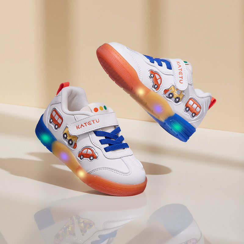 卡特兔儿童板鞋男童2025秋季新款幼儿园灯鞋闪灯鞋女童宝宝童鞋