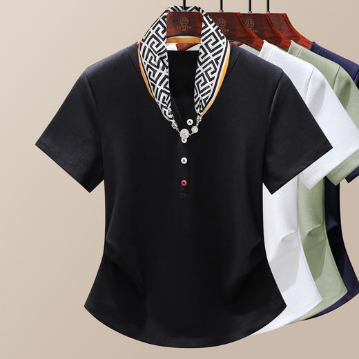 「自」全新升级【铂金会员109/天猫149/差价40】(52412)洛诗琳丝巾彩色纽扣t恤2025年夏季新款高级感修身显瘦上衣 商品图1