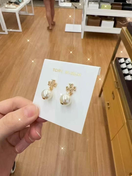 ¥499🇺🇸TB Z经典的logo款珍珠耳钉，大幂幂同款🤩🤩小饰品不贵，戴上立刻变成精致女人😍😍 商品图2