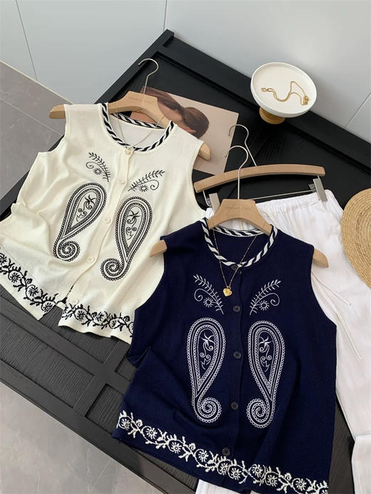 刺绣民族风天丝背心 商品图1