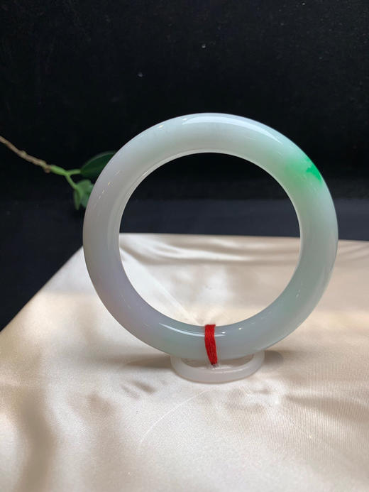 620491，59飘绿圆条，底妆很细腻，局部飘清新绿，干净均匀 商品图2