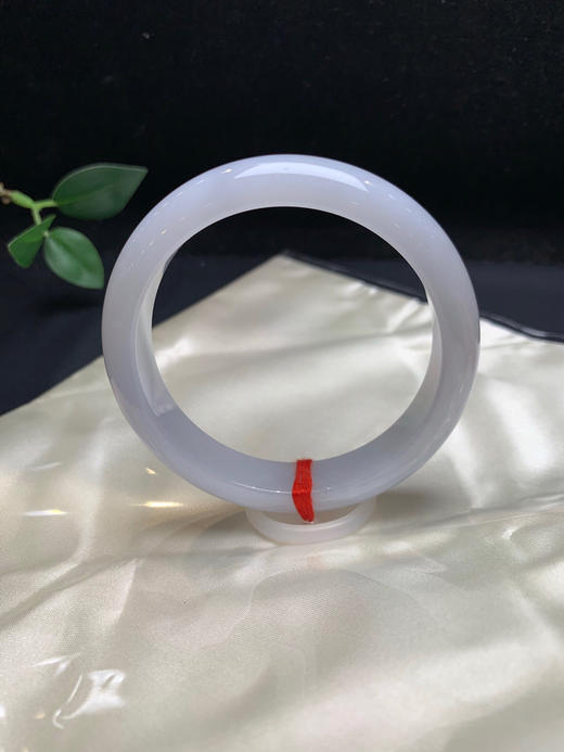 620485，58.8淡紫底手镯，整圈带淡淡的紫底，细腻清爽 商品图0