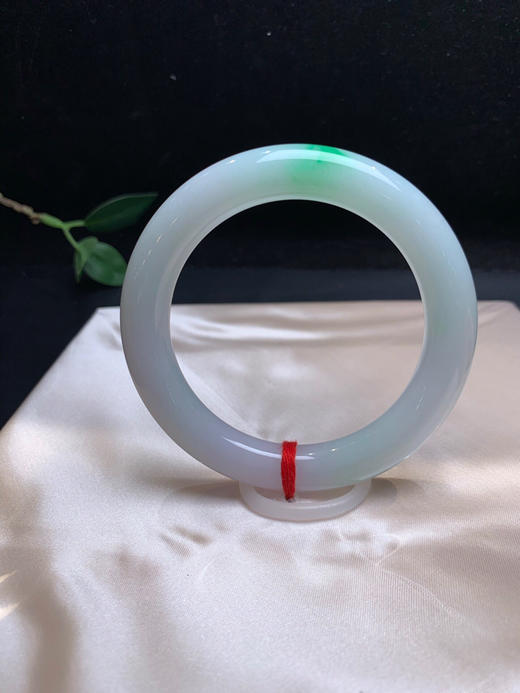 620491，59飘绿圆条，底妆很细腻，局部飘清新绿，干净均匀 商品图0